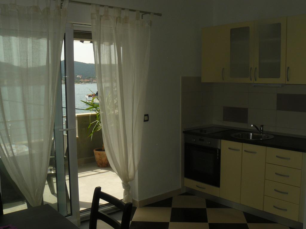 Apartments Selina Vinišće Εξωτερικό φωτογραφία